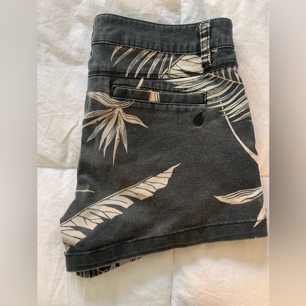 Volcom shorts